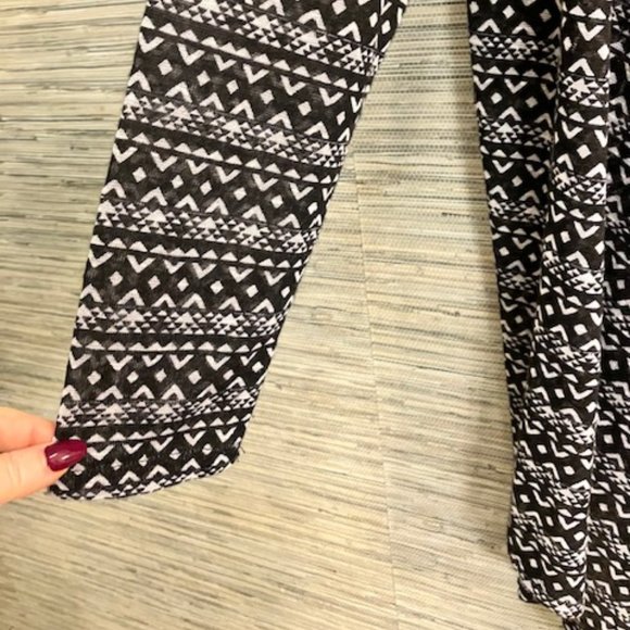 FASHION AVENUE - Size XL - Black & White Southwestern Print Lightweight Jacket - Picture 6 of 9